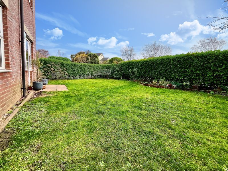 Property photo 2 of 8 Garden