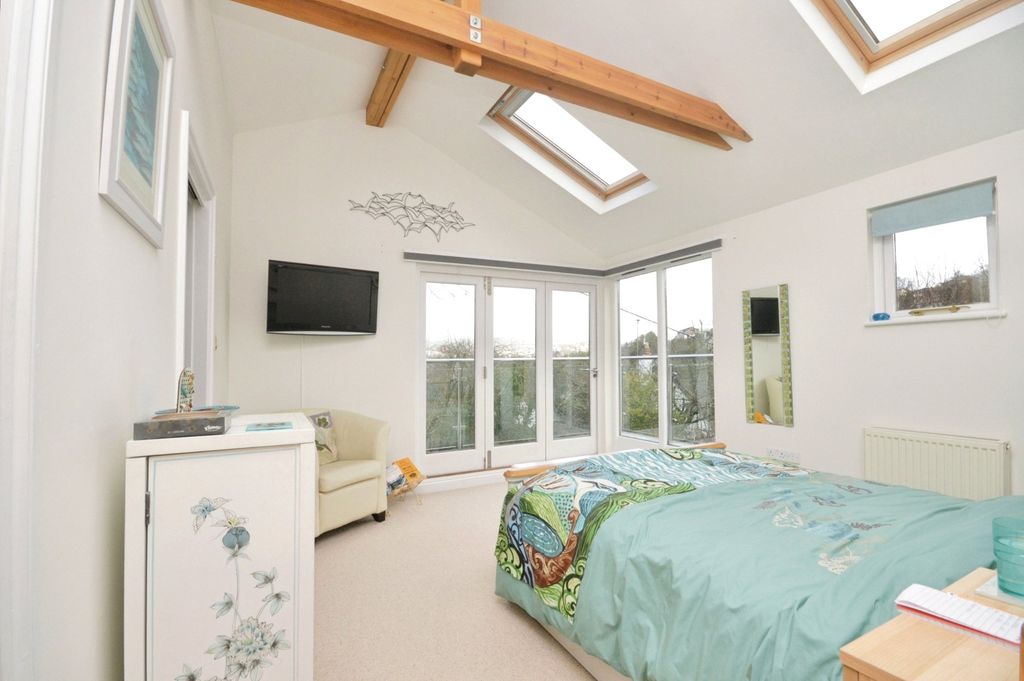 Property photo 3 of 25 Main Bedroom