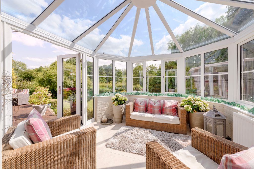 Property photo 2 of 24 Garden Room