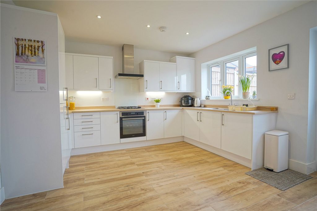 Property photo 3 of 16 Picture No. 11