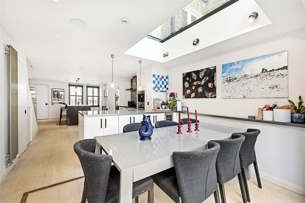Property photo 3 of 18 Kitchen/Dining