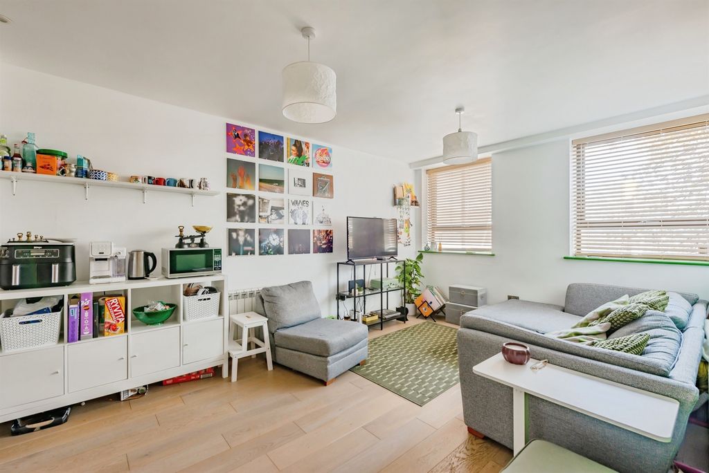 Property photo 2 of 11