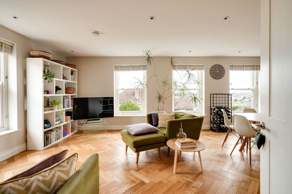 Property photo 1 of 27