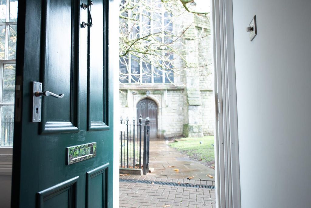 Property photo 2 of 11 Exterior