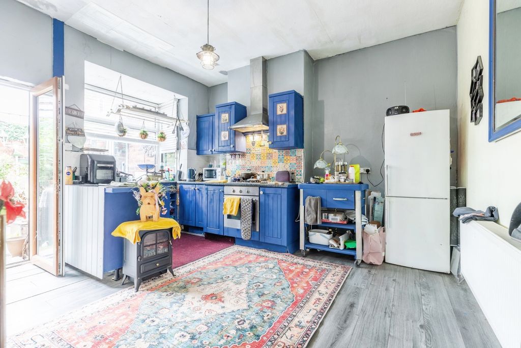Property photo 3 of 10 Pbox-Img.Jpg