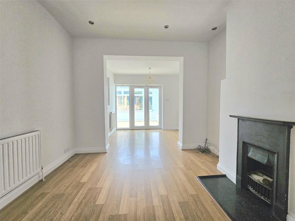 Property photo 3 of 12 Picture No. 06