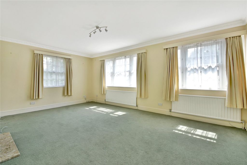 Property photo 2 of 9 Picture No. 17
