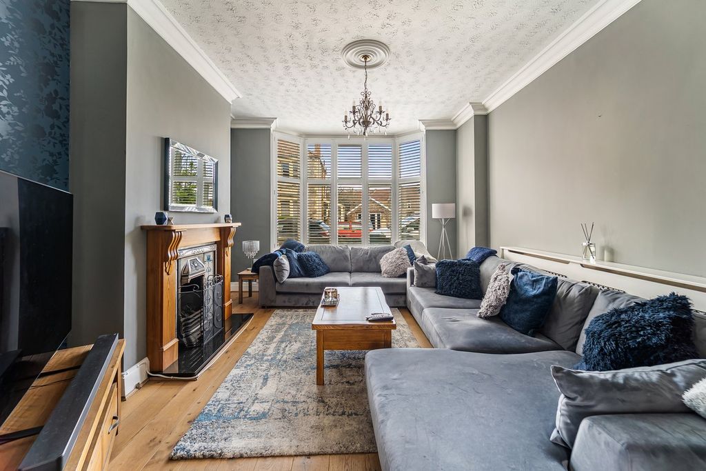 Property photo 3 of 21