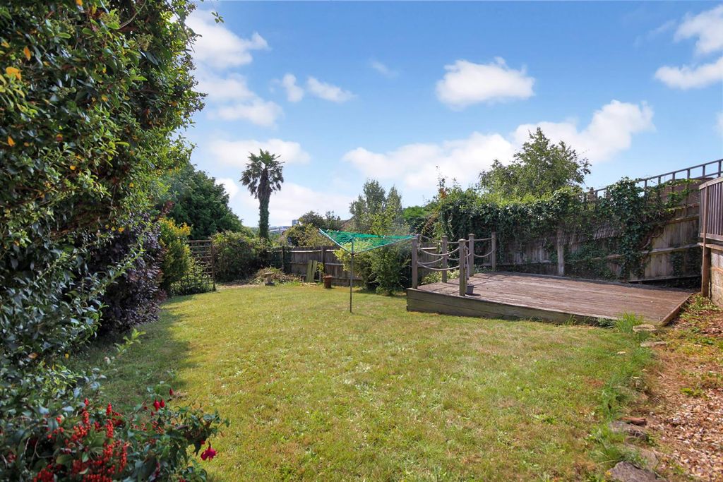 Property photo 3 of 11 Garden