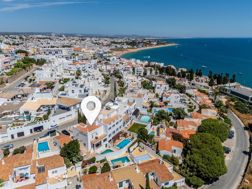 Property photo 1 of 30 3-Bedroom Villa With Swimming Pool, Sea Views And Al Licence In Albufeira