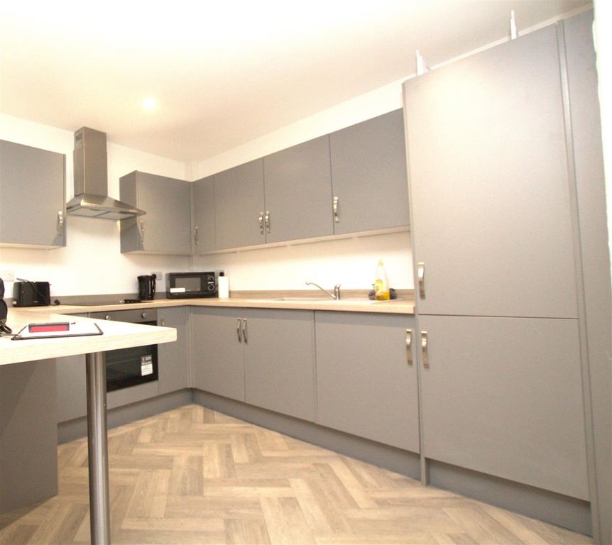 Property photo 2 of 7 Kitchen.Jpg