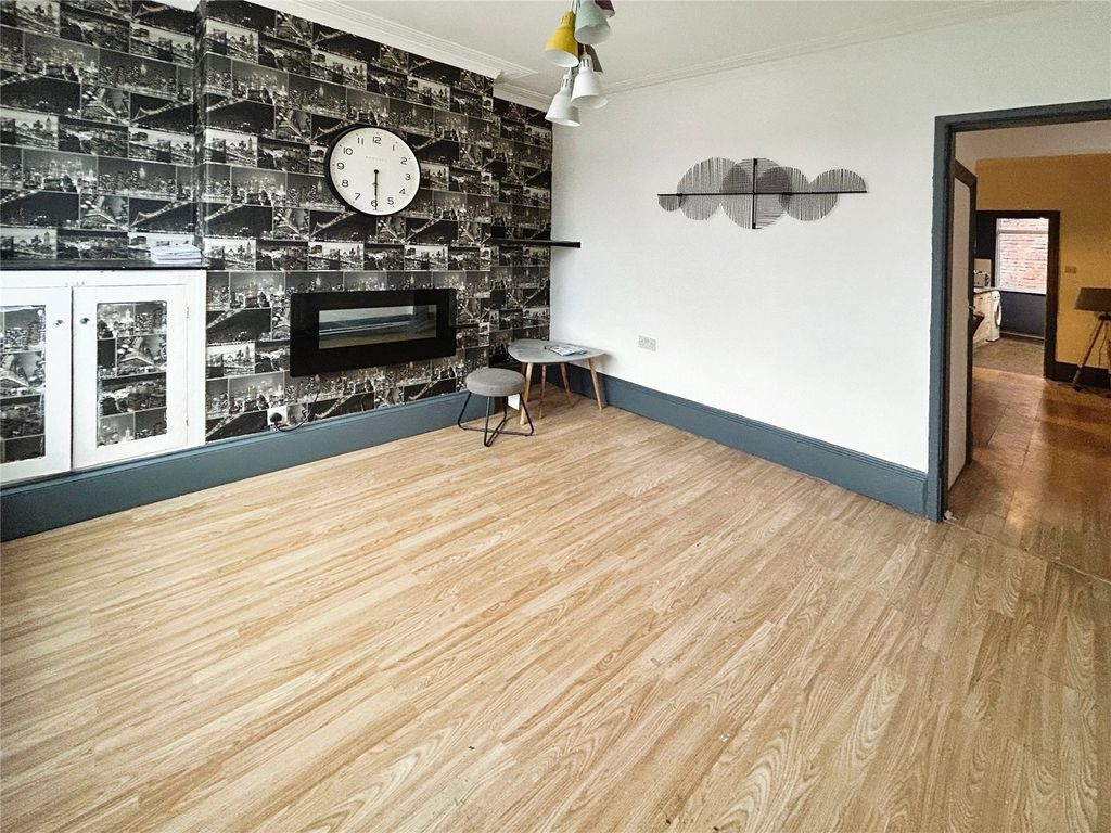 Property photo 2 of 9 Lounge