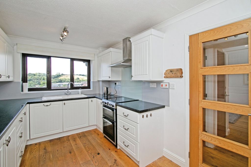 Property photo 2 of 17 Photo
