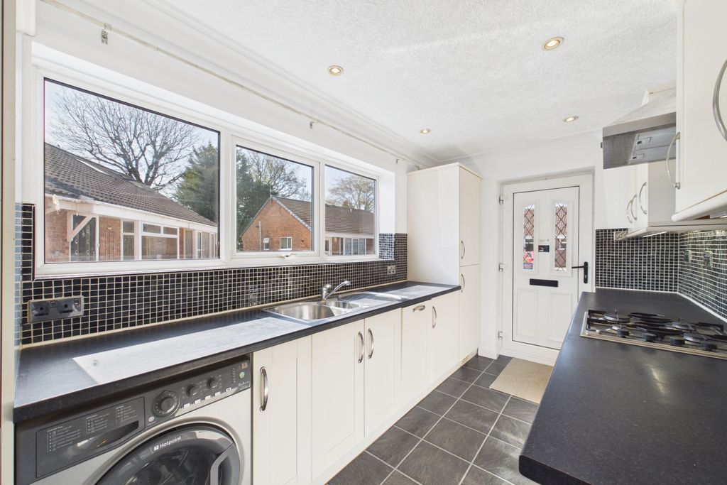 Property photo 2 of 15 Cam02279G0-Pr0072-Still016