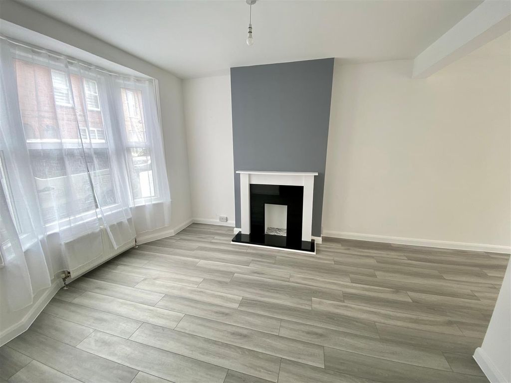 Property photo 3 of 9 2.Jpg