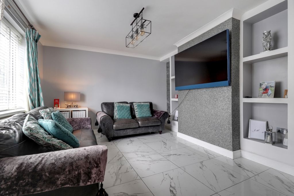 Property photo 2 of 19 2- Rob Hammond Ewemove Pontefract