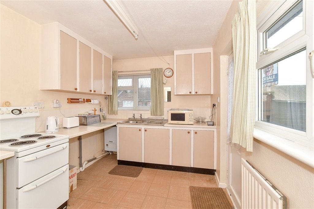 Property photo 3 of 9 Kitchen