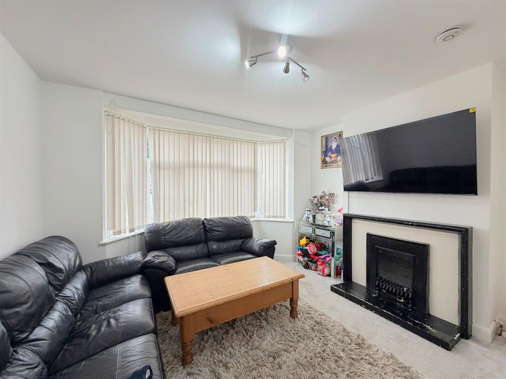 Property photo 2 of 12 Lounge