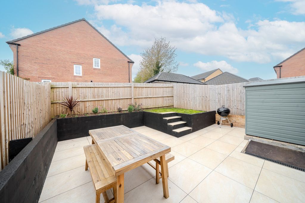 Property photo 2 of 21