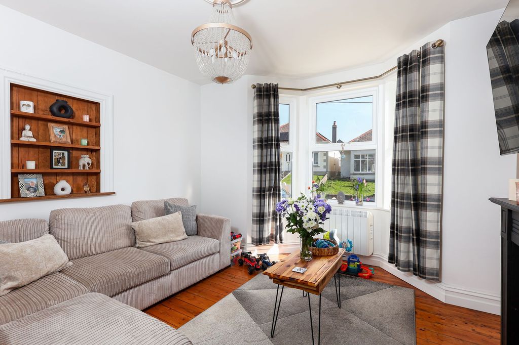 Property photo 2 of 18 Living Room