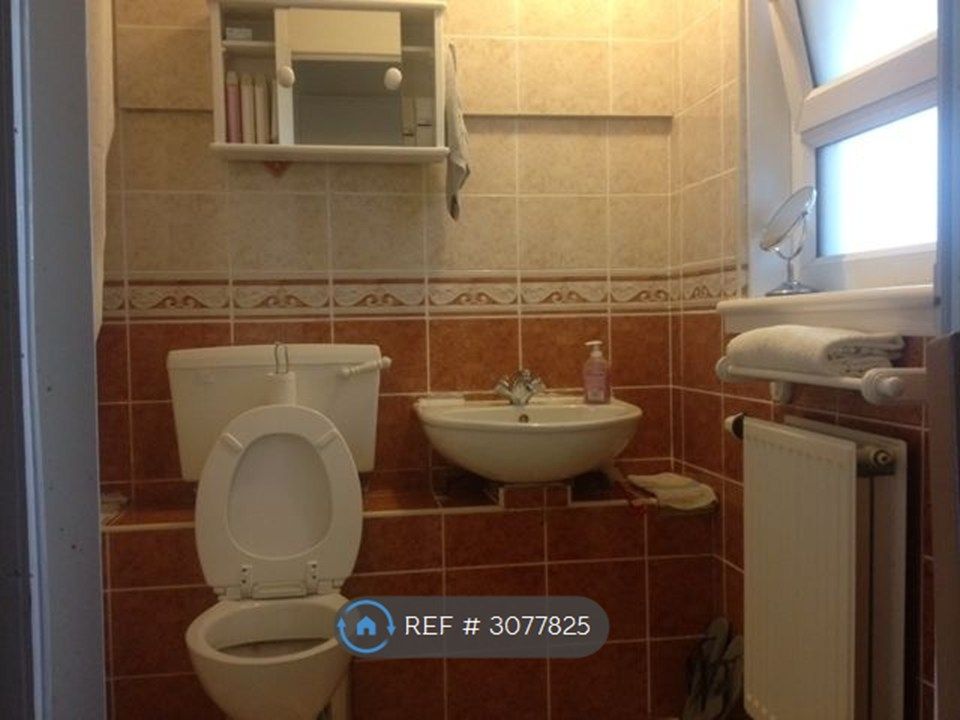Property photo 3 of 12 Bathroom