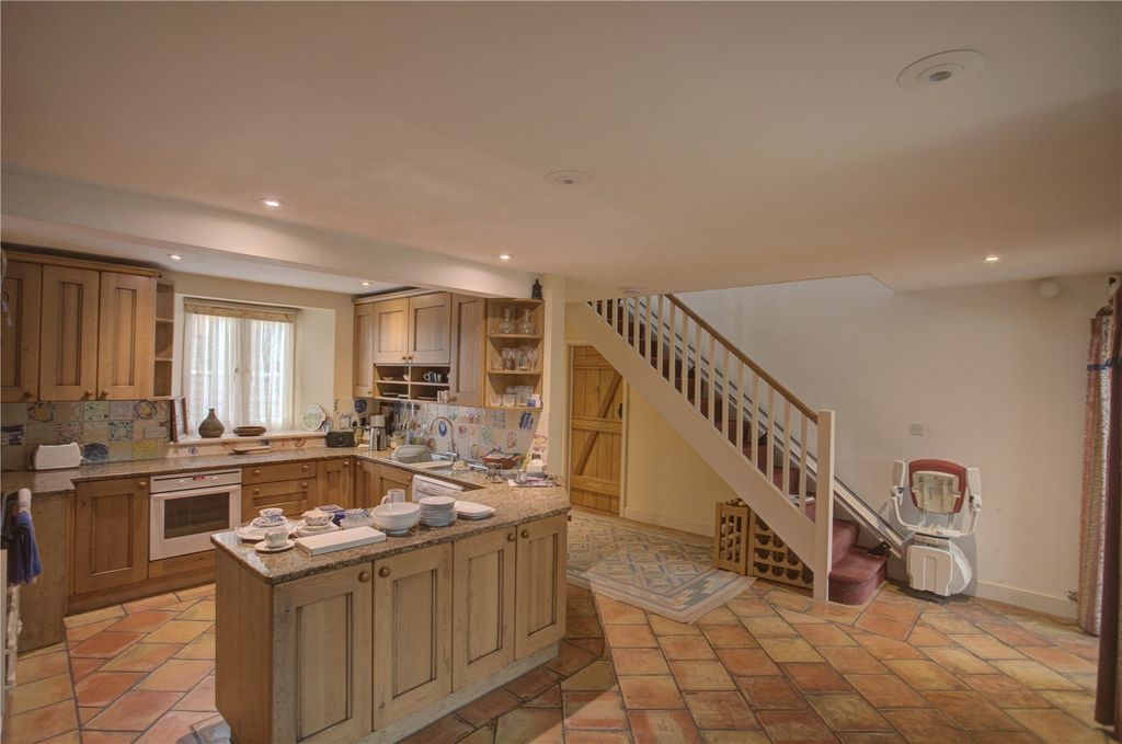 Property photo 2 of 19 Picture No. 29