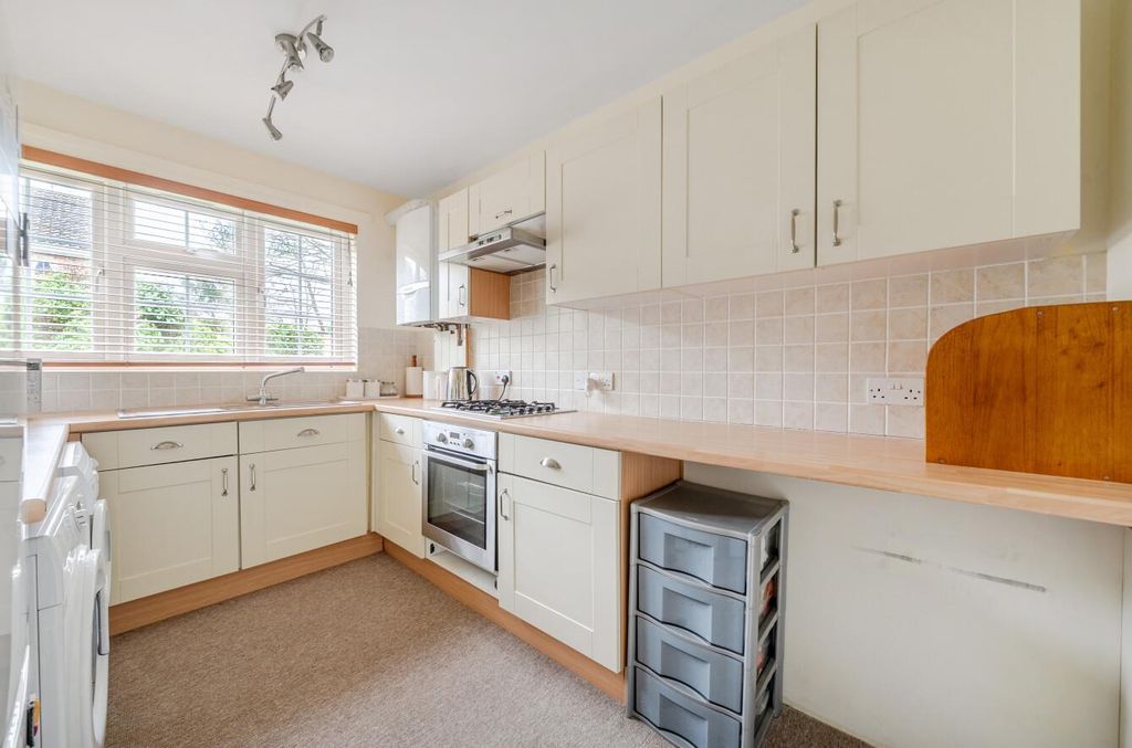 Property photo 3 of 16 Tithewood Close 1 (3).Jpg