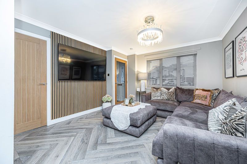 Property photo 3 of 34 Lounge