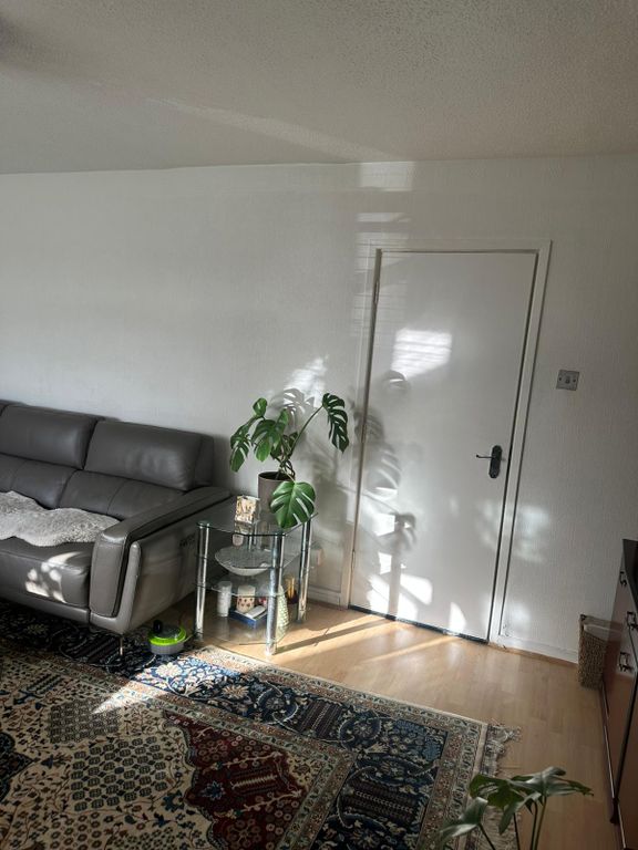 3 bed flat for saleWatermill Way, Middlesex, Whitton TW13 photo 5