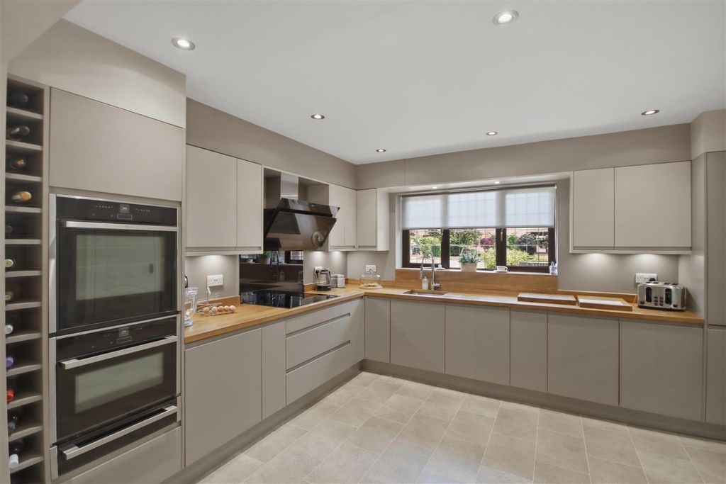 Property photo 2 of 43 Kitchen