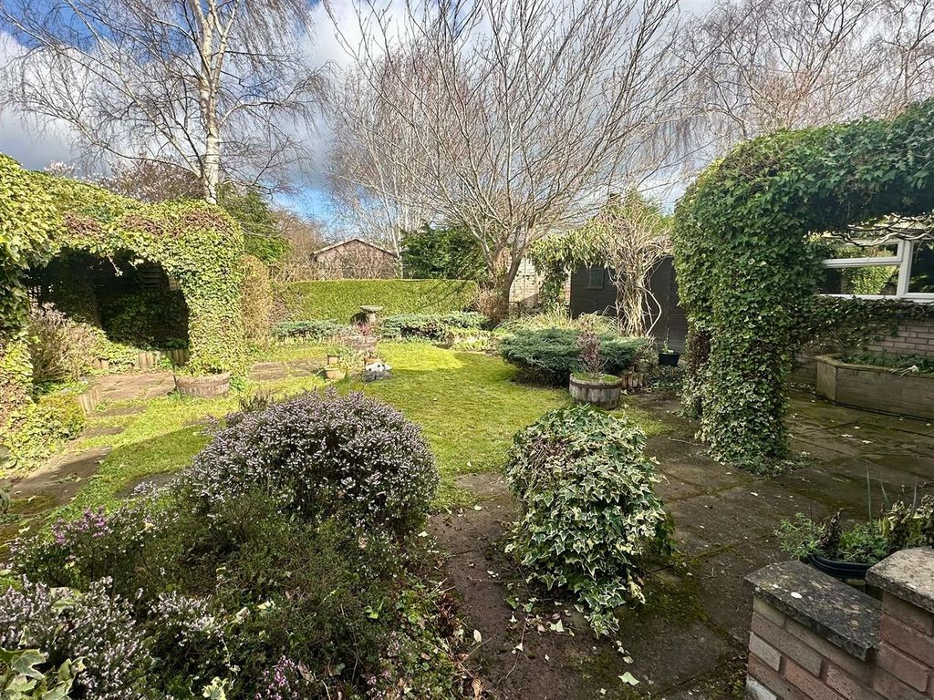 Property photo 2 of 20