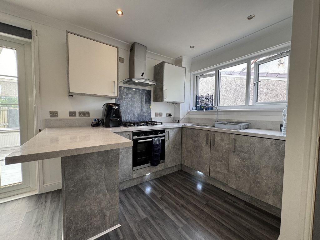 Property photo 2 of 32