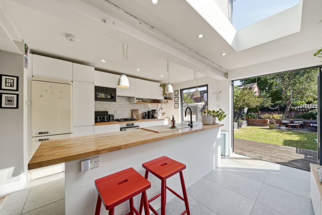 Property photo 1 of 19 Picture No. 06