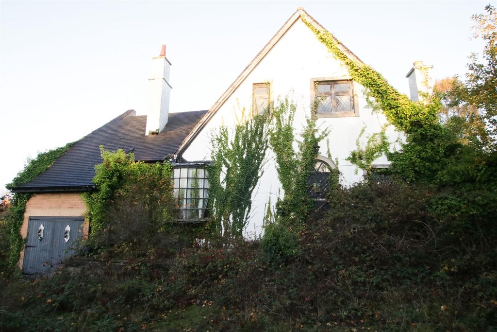 Property photo 2 of 4 Side Elevation