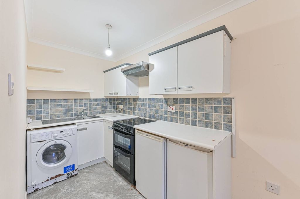 Property photo 3 of 14