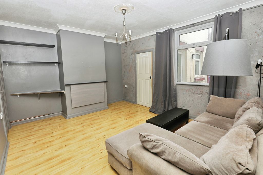 Property photo 2 of 17 Lounge