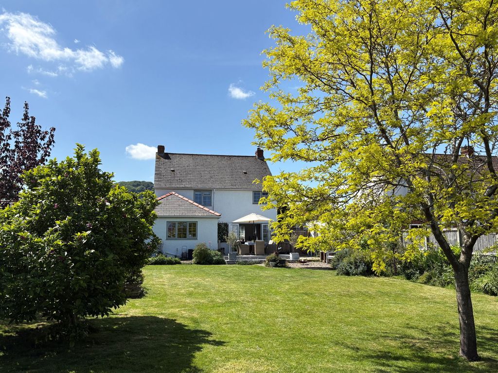 Property photo 2 of 21
