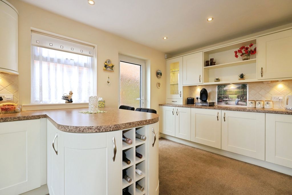 Property photo 3 of 26 Pbox-Img.Jpg