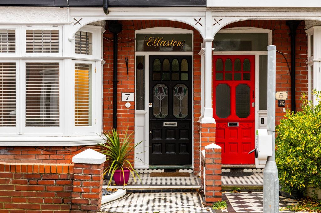 Property photo 2 of 12