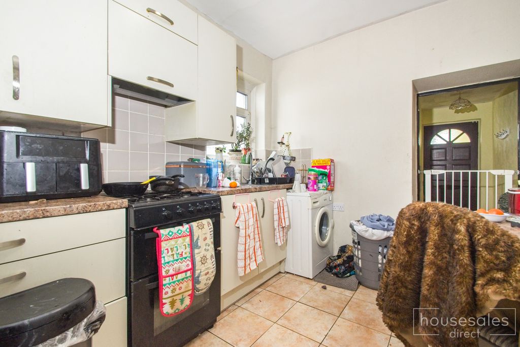 Property photo 3 of 9