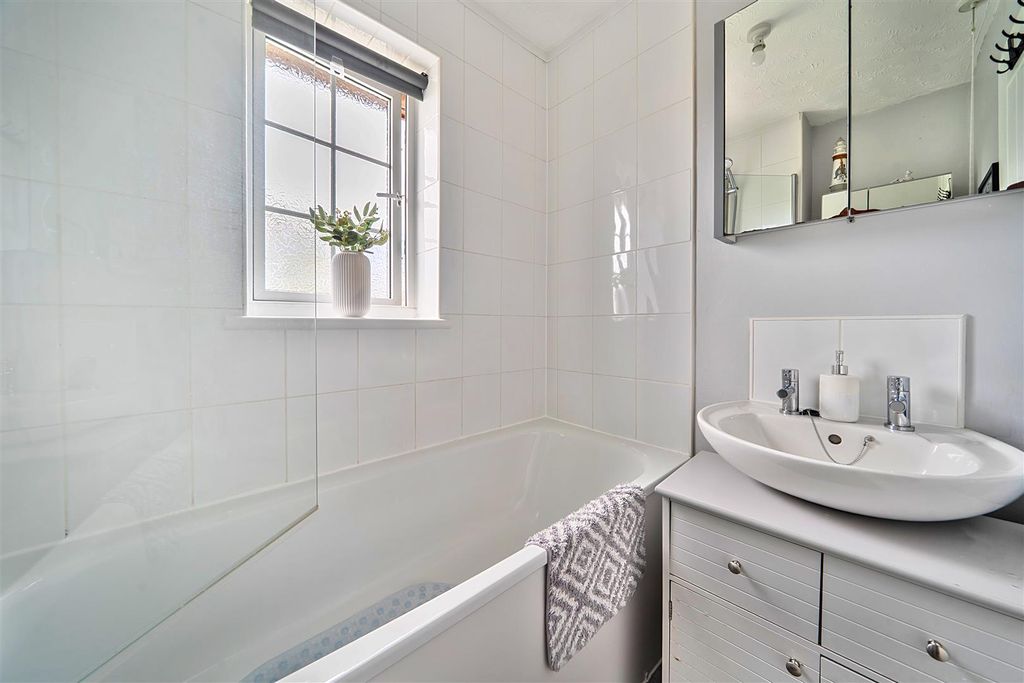 Additional image 20 of 1 bed property for saleDryden Close, Fareham, Hampshire PO16