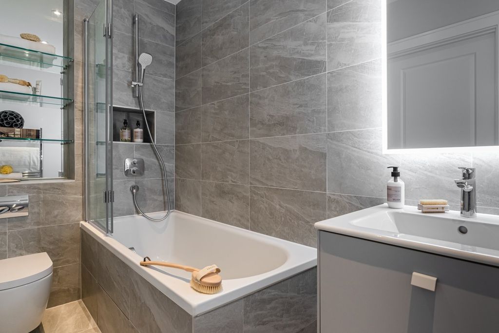 Property photo 2 of 6 Bathroom