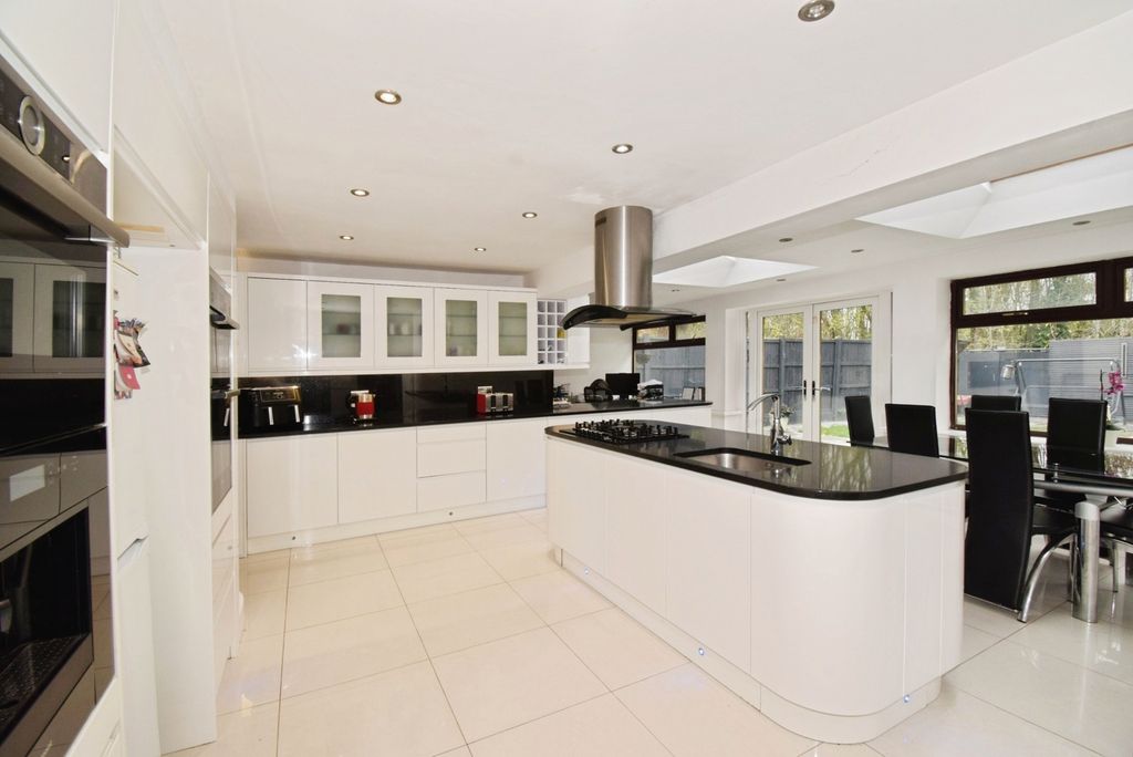 Property photo 2 of 17 Photo