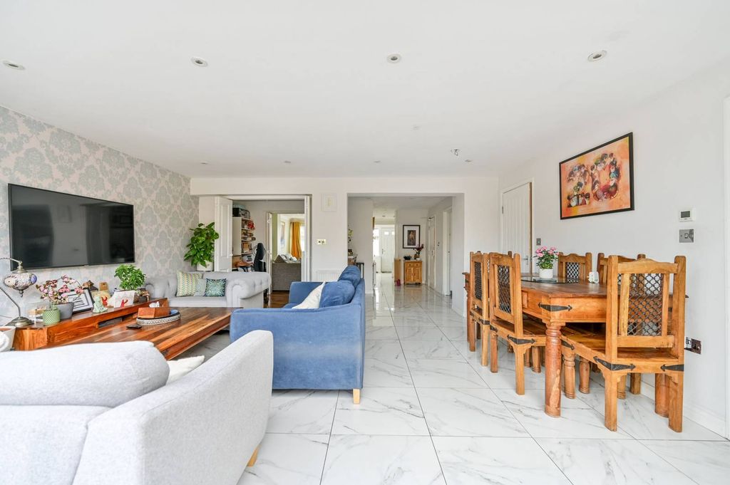 Property photo 3 of 16