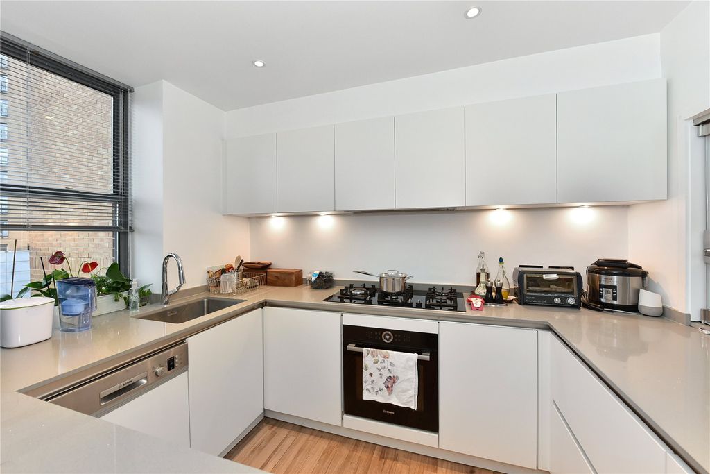 Property photo 3 of 11 Kitchen