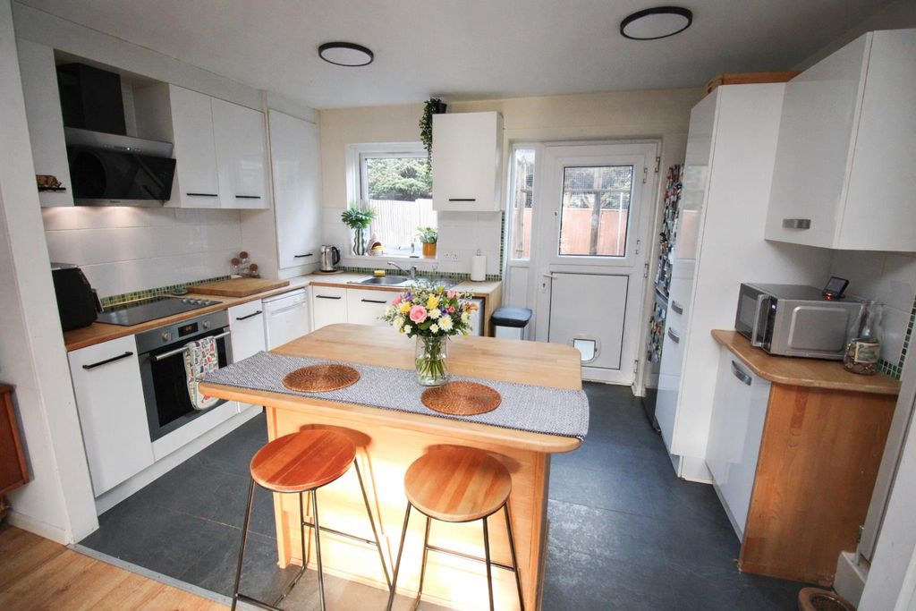 Property photo 2 of 8 Kitchen.Png