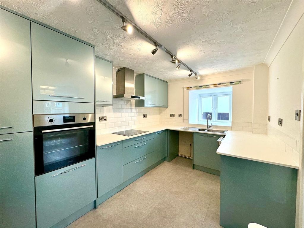 Property photo 2 of 13 Kitchen
