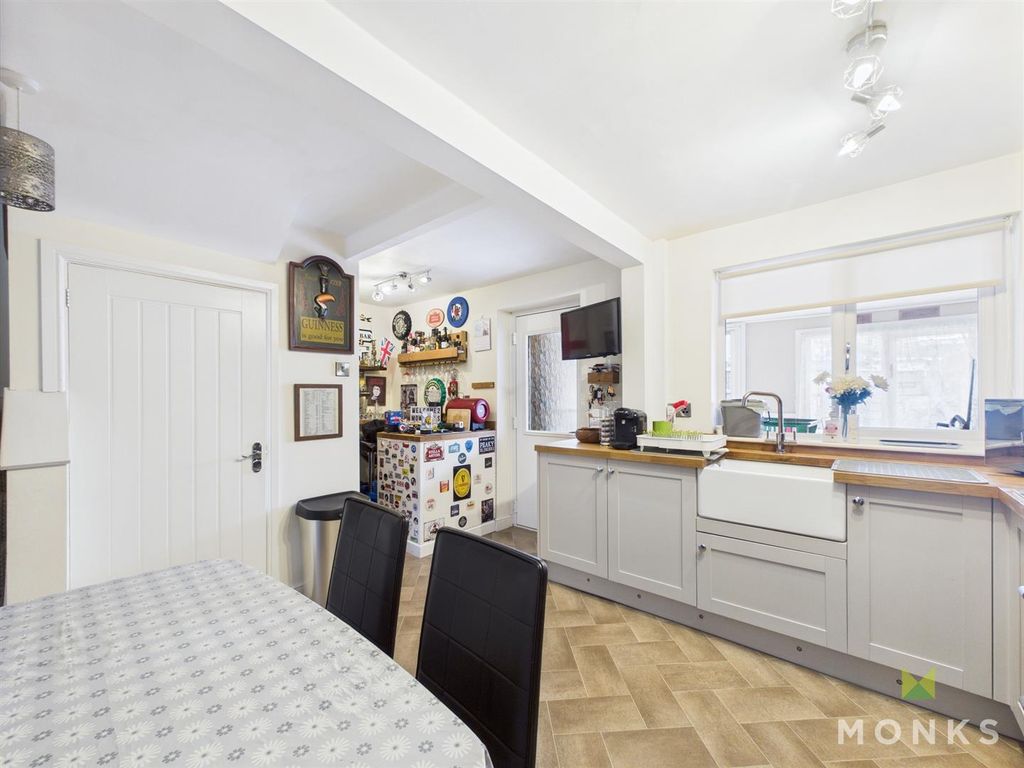 Property photo 3 of 13 Cam01348G0-Pr0709-Still003.Jpg