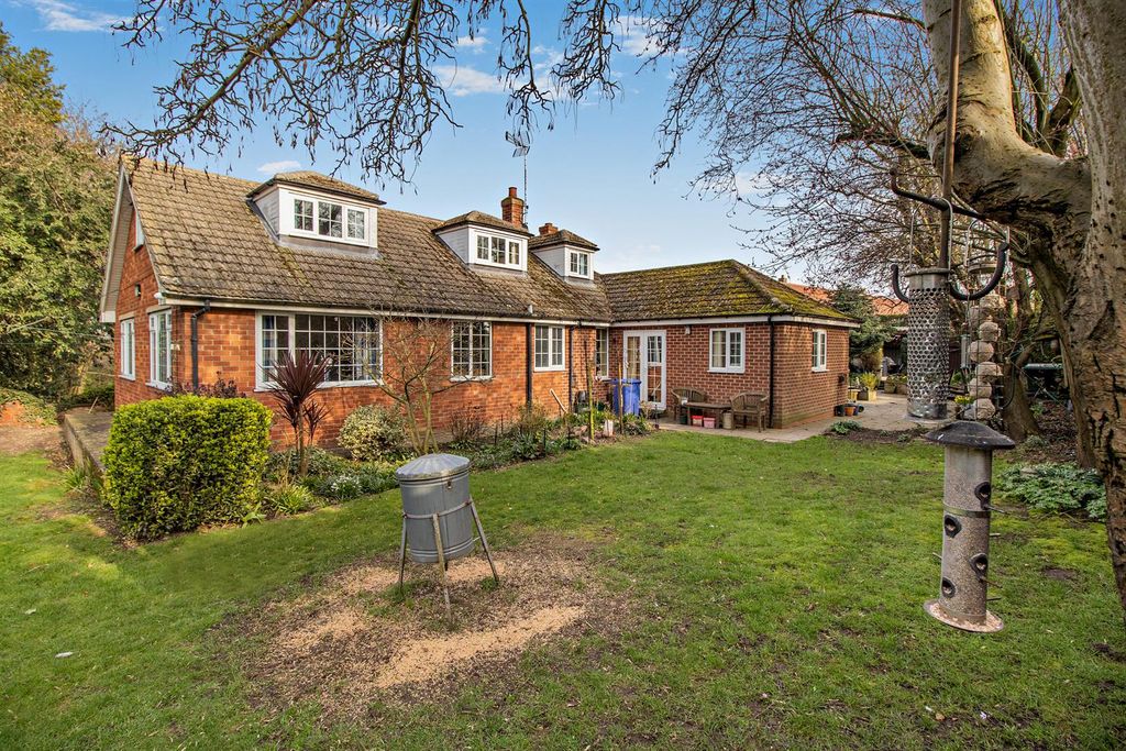 Property photo 1 of 38 8681902-Exterior15-800.Jpg