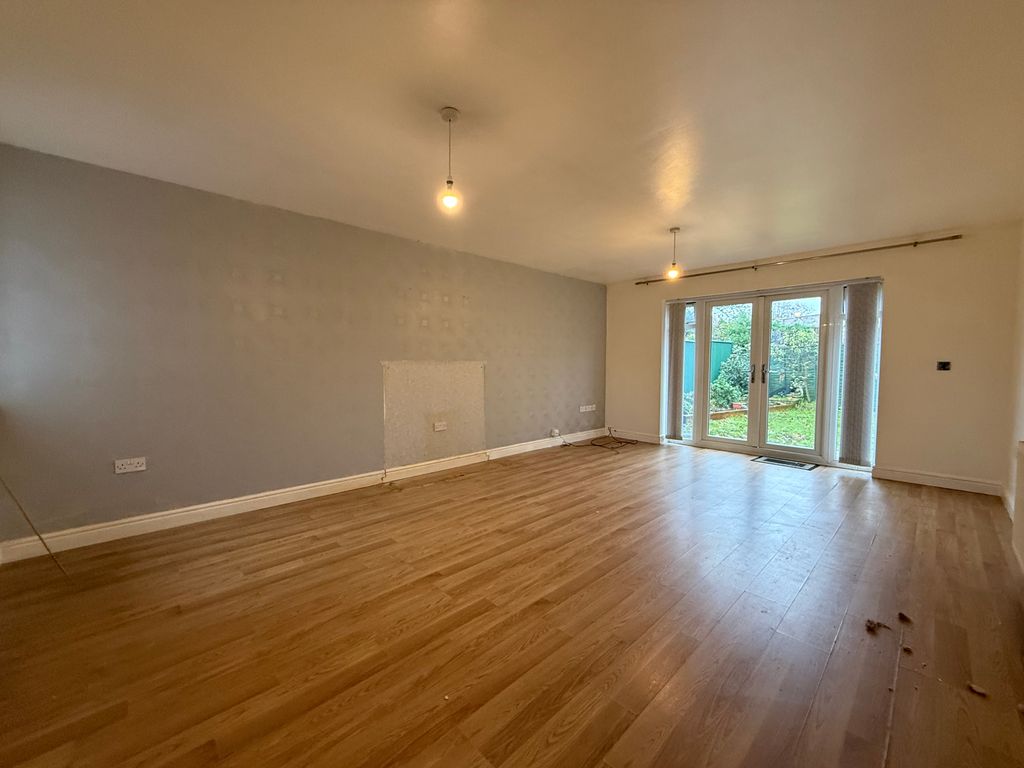 Property photo 2 of 12 Image